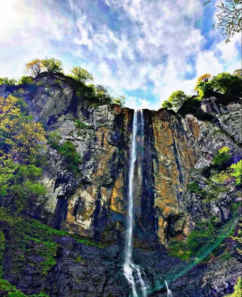 آبشار لاتون، استان گیلان، بلندترین آبشار ایران؛ از جاذبه های دیدنی شمال ایران